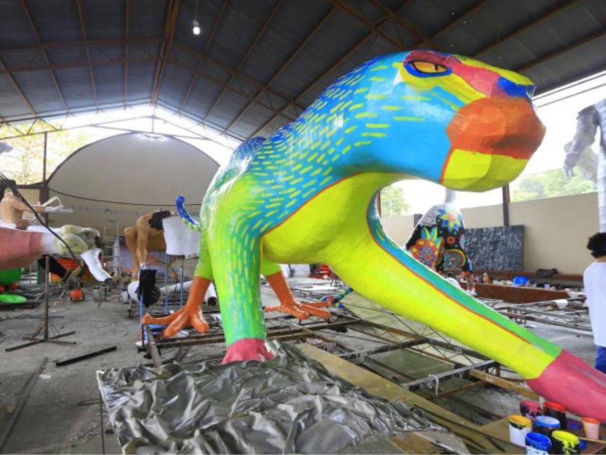 Las chimeneas se expusieron al público desde la noche del jueves.