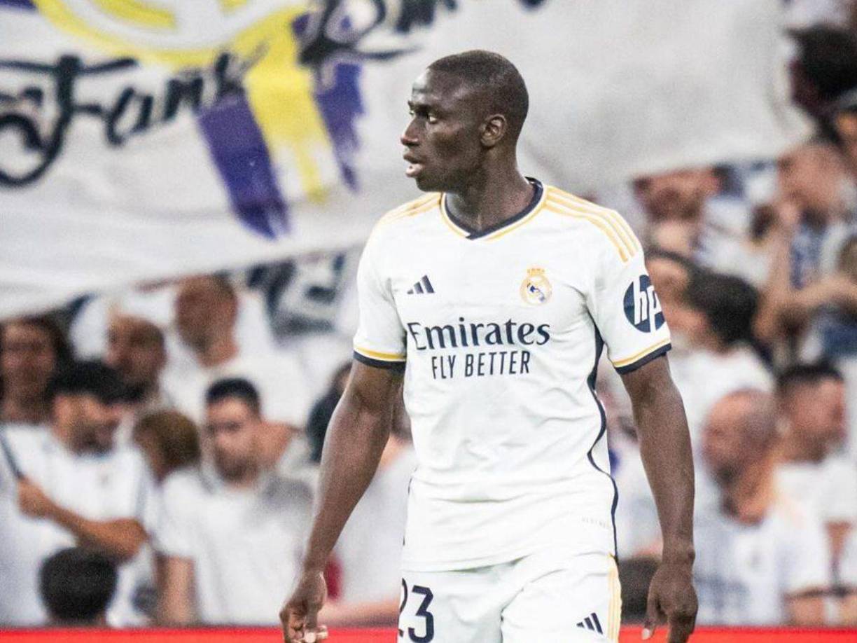 Real Madrid tiene como prioridad a Ferland Mendy. El lateral francés es del agrado del cuerpo técnico, quienes quieren que continúe en el equipo blanco. La directiva finalmente ha sido convencida y prioriza la renovación de Mendy sobre la llegada de Alphonso Davies. El canadiense llegará solo si surge una buena ocasión, no forzará el movimiento, informa Marca.