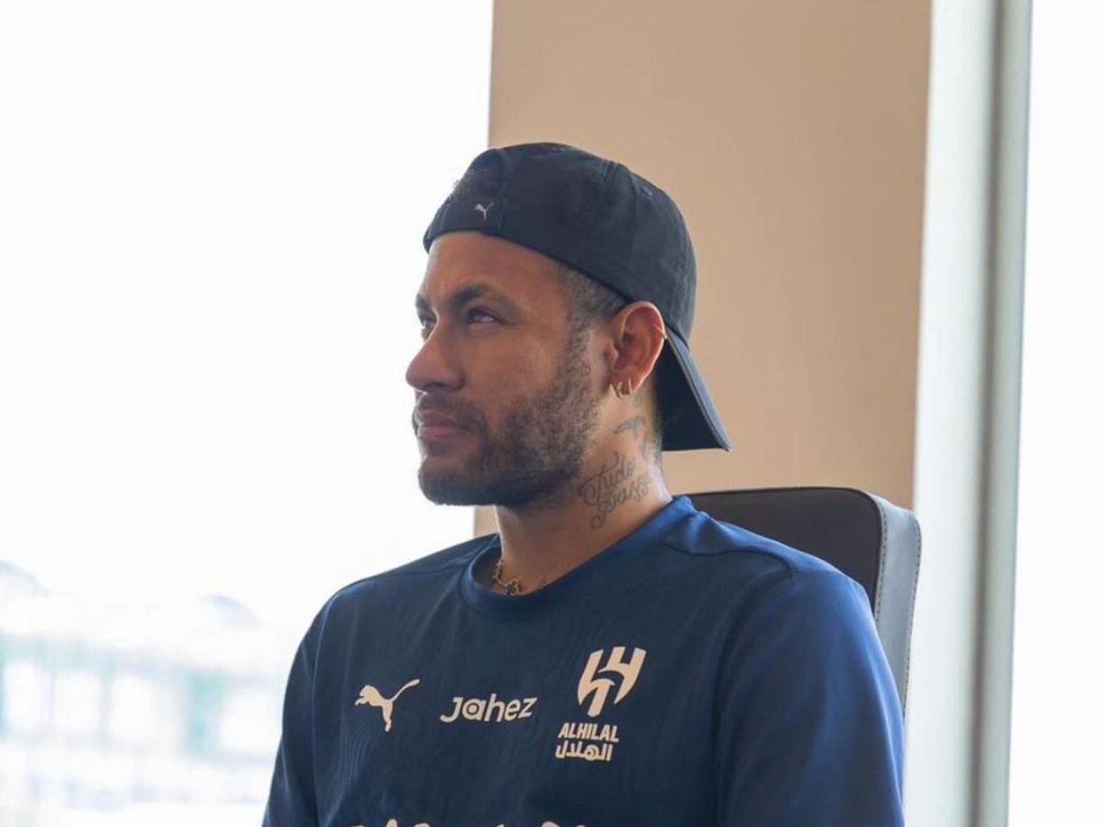 Neymar al parecer quedó fascinado con las fotos de Luana y le escribió en privado en su cuenta oficial de Instagram.