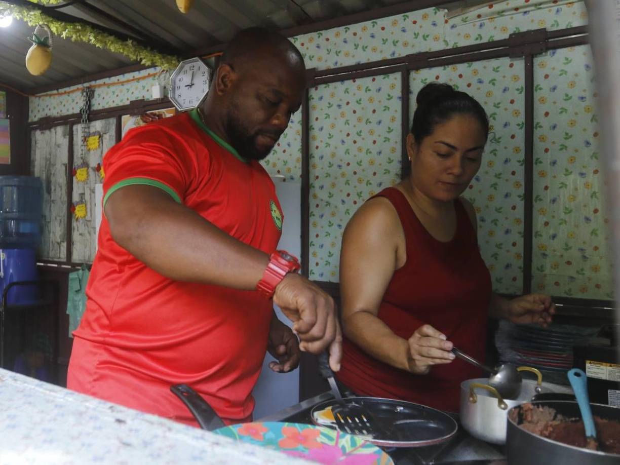 “Me afectó de manera abismal. De hecho, hablamos con el profe Leonel que, cuando me miró llegar el grupo, pensó que era directivo y no creyeron que yo era jugador (risas). Les dije: “Mucho gusto, jugador de fútbol, y en eso empezó la tarea y el profe se ganó mi respeto ayudándome a bajar de peso ideal que era de 170 libras”