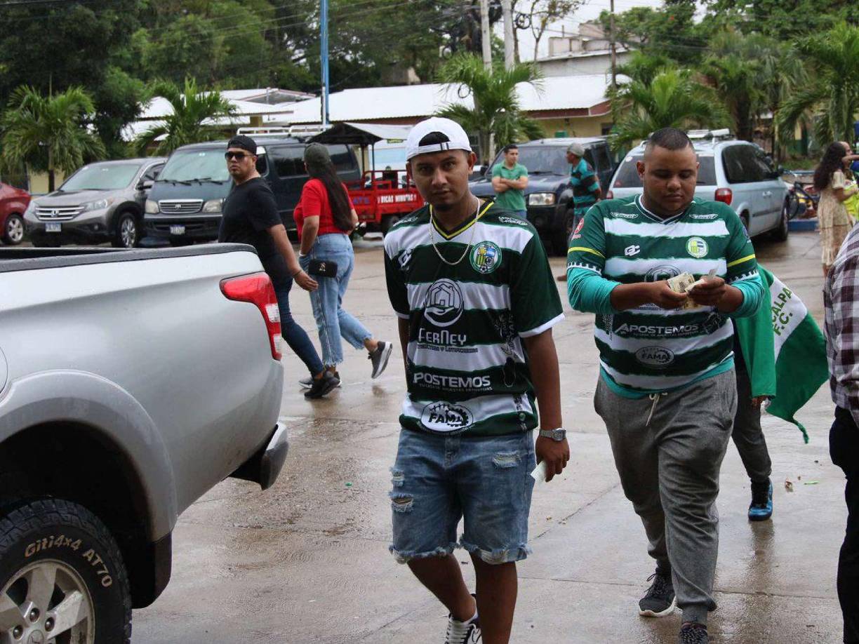 Aficionados del Juticalpa FC llegaron a ver al club de sus amores. 
