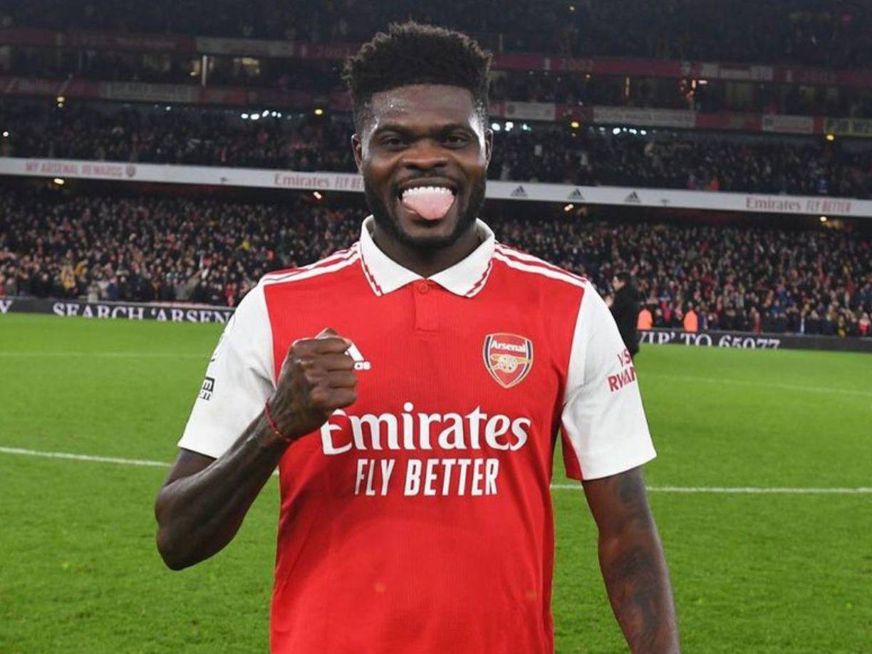 La grave lesión de rodilla de Bernal es un contratiempo importante en los esquemas de Flick y en Inglaterra aseguran que el Barça estaría tras la pista de un mediocentro contrastado para reforzar la plantilla de la próxima temporada a coste cero. Según apuntan desde el portal ‘Caught Offside’, el Barça sería uno de los equipos interesados en Thomas Partey (31 años), internacional ghanés que acaba contrato con el Arsenal en 2025.