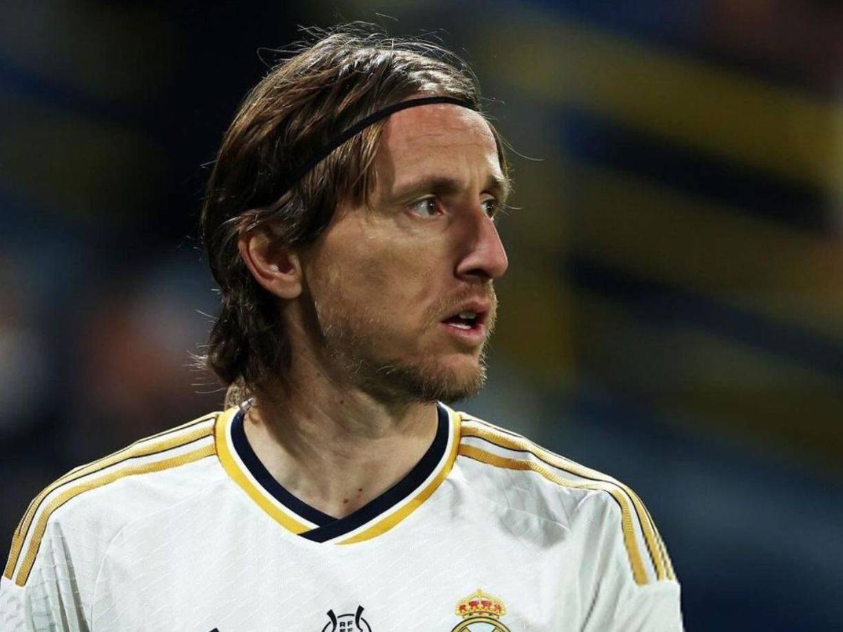 Luka Modric arriba a sus 39 años de edad y se pronunció sobre un posible retiro en el fútbol:”Conmigo nunca se sabe. Tenemos que ir partido a partido. No puedo pensar en el futuro. Cuando ya no sienta el fuego en mí, me retiraré”, indicó.