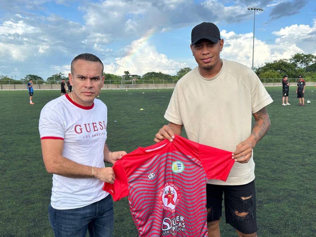 El portero Denovan Torres ha sido anunciado como el fichaje del Juticalpa FC. El cancerbero es el primer refuerzo del nuevo inquilino de la Liga Nacional.