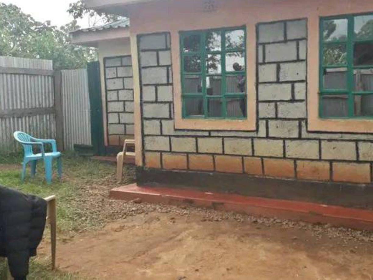 Los padres de la atleta, Joseph Cheptegei y Agnes Ndiema, señalaron que inicialmente fue ingresada en el Hospital Nivel Cuatro de Kitale, capital de Trans Nzoia, pero que la habían derivado al centro de Eldoret.