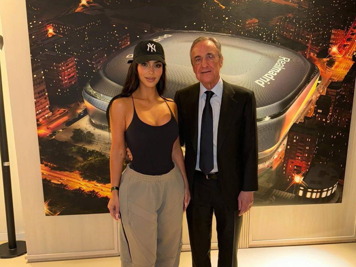 Kim Kardashian junto al presidente Florentino Pérez del Real Madrid.