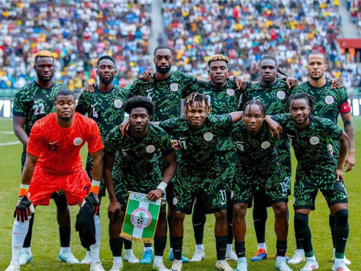 El equipo de las “Súper Águilas” debía aterrizar en Bengasi (norte) el domingo, pero su avión fue desviado a la urbe de Al Abraq, a unos 230 kilómetros. 