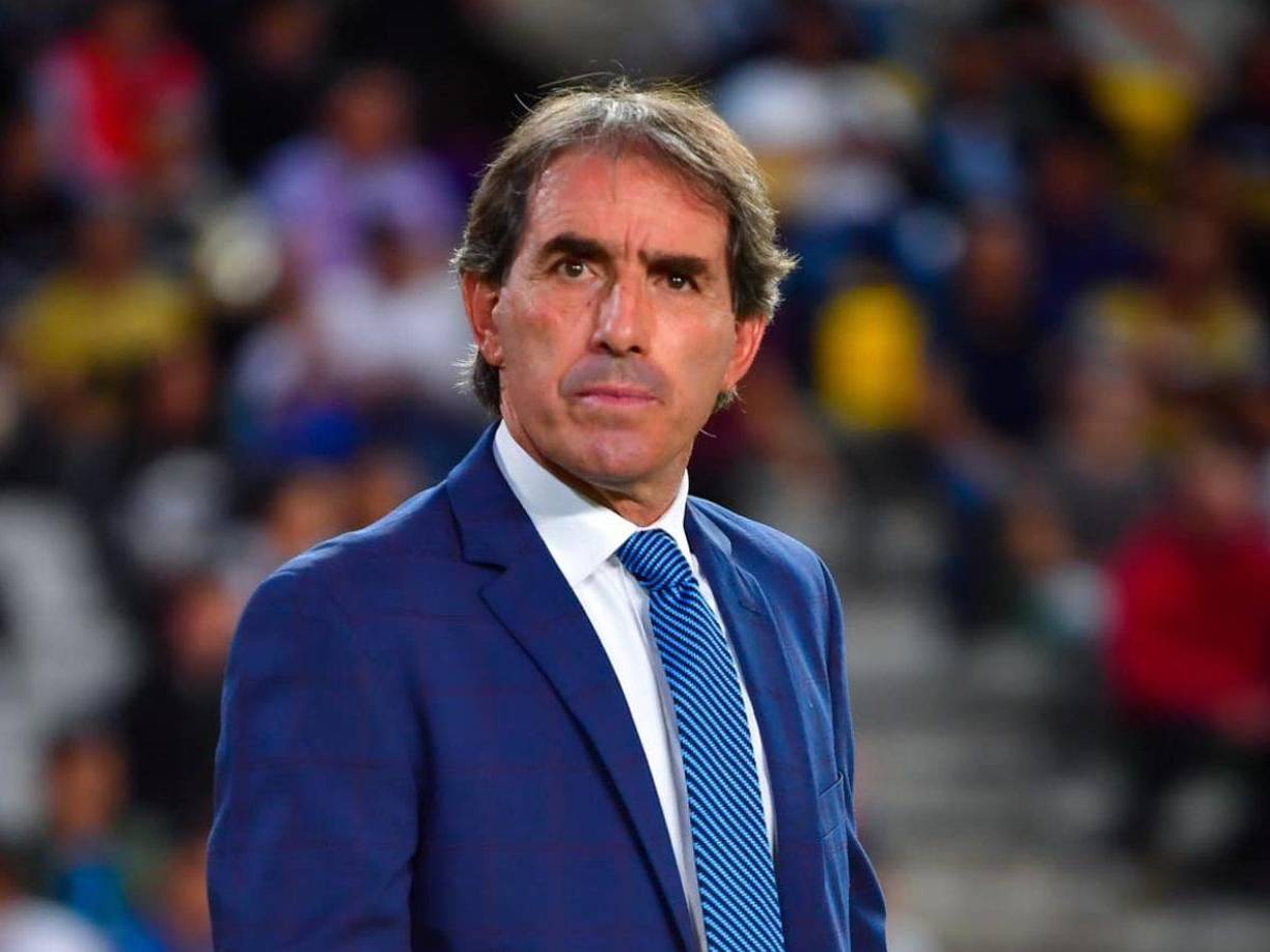 Antes del Pachuca, Almada fue DT del Santos Laguna de México. Además, estuvo como estratega del Barcelona de Ecuador, River Plate y Tacuarembó, ambos de Uruguay.