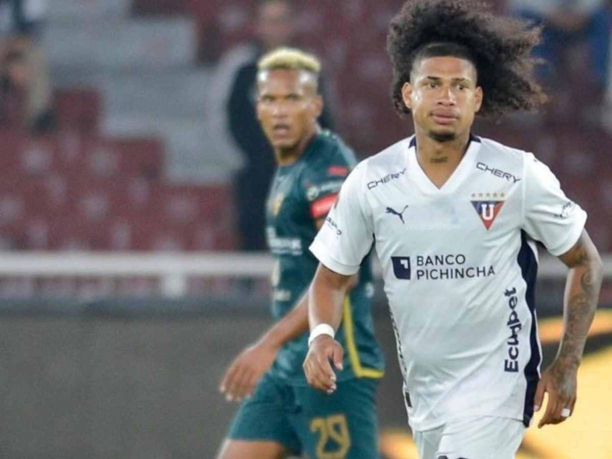 Tras los éxitos alcanzados en el 2022, en diciembre de ese año Angulo fue transferido, desde el Independiente del Valle, al club estadounidense Cincinnati, del que regresó a Ecuador en marzo de 2023 para vincularse, en calidad de prestado a Liga de Quito.