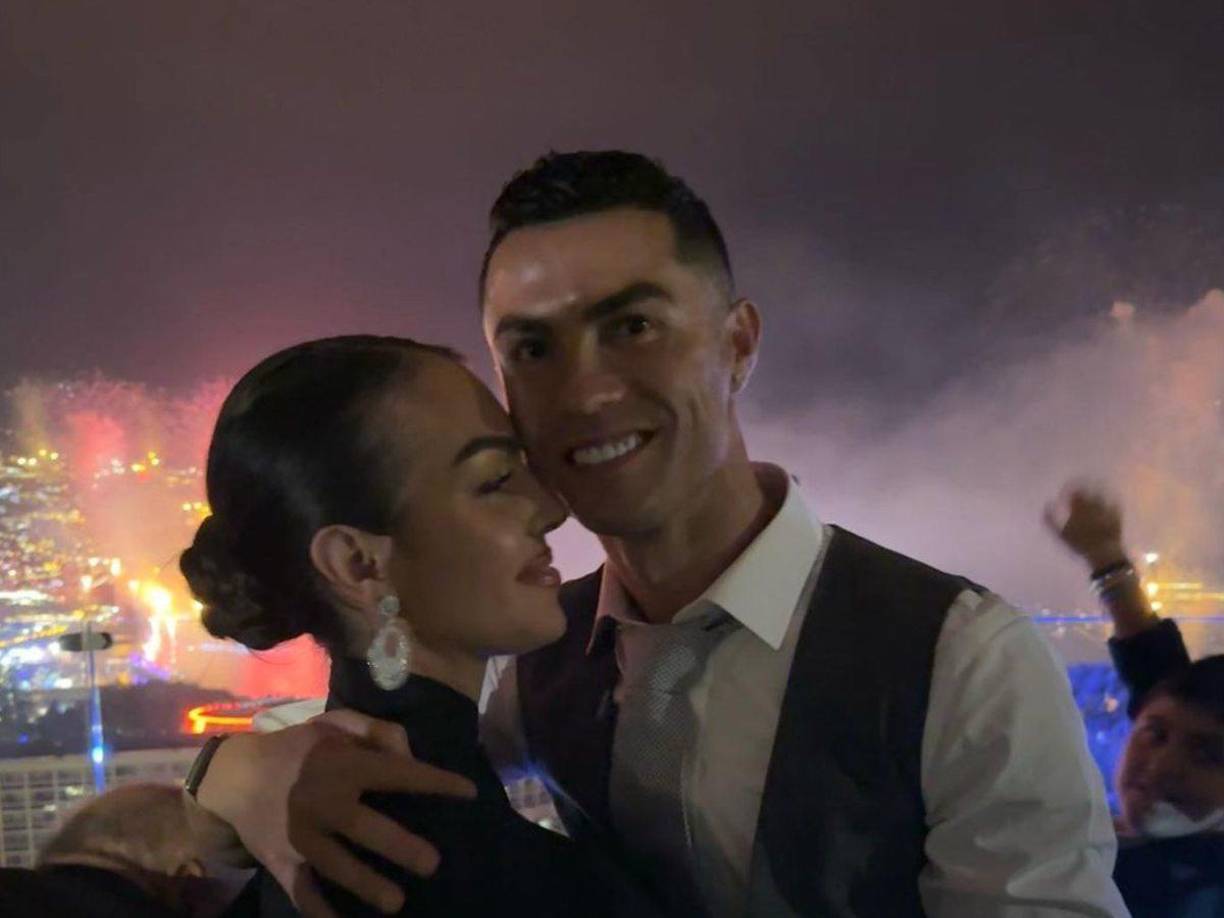 Por otra parte, se informa que Cristiano Ronaldo y su actual pareja Georgina Rodríguez tienen un acuerdo de separación que entraría en vigor en caso de ruptura que dejaría a la argentina sin ningún problema económico.