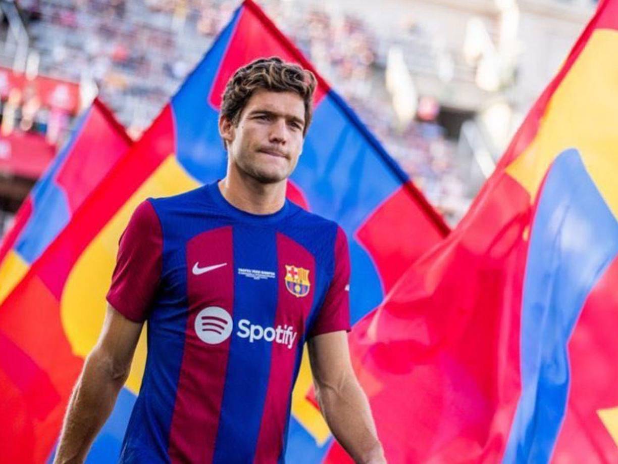 Marcos Alonso se quedó sin equipo tras dejar Barcelona y podría jugar en Sevilla. El equipo andaluz acaba de perder al argentino Marcos Acuña y el español es una de las opciones para reforzar el costado izquierdo.
