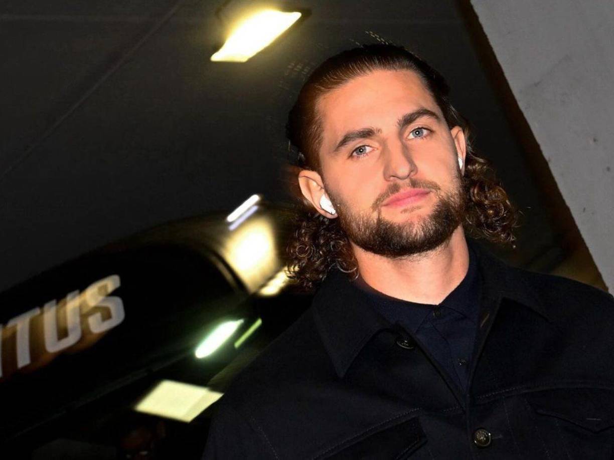 ‘’El Olympique de Marsella comunica que ha llegado a un principio de acuerdo con Adrien Rabiot para la llegada del centrocampista internacional francés al club. El jugador se inscribirá en el OM sujeto al resultado del pertinente reconocimiento médico’’, señaló el club galo.