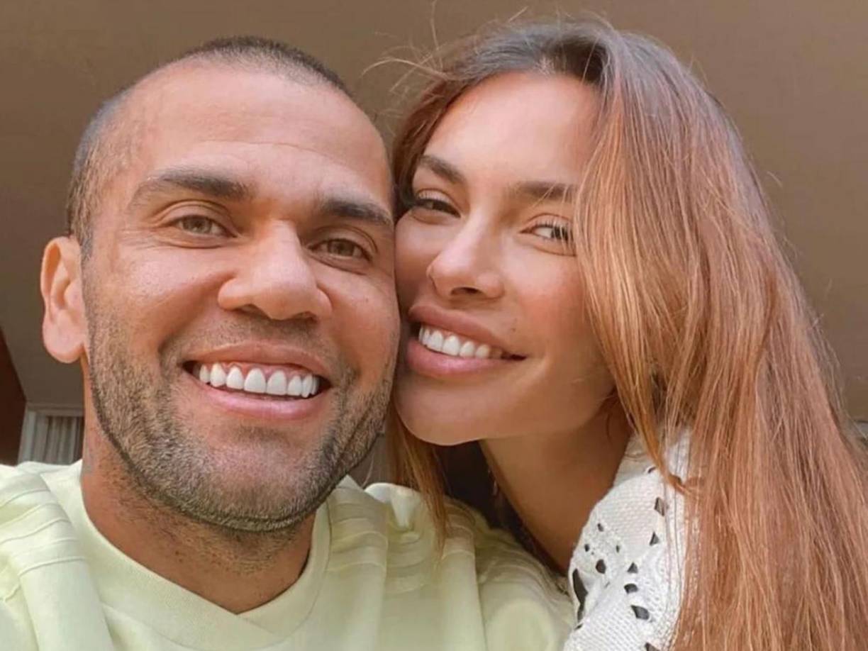 Lo cierto es que a pesar de estas fuertes declaraciones, la confusión en torno a su relación con Alves sigue en el aire.