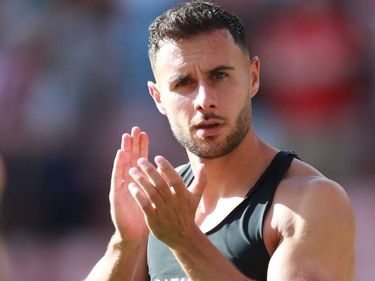 Según la radio griega SKAI, Baldock, fue encontrado sin vida en la piscina de su casa, ubicada en el barrio Glifada de Atenas.