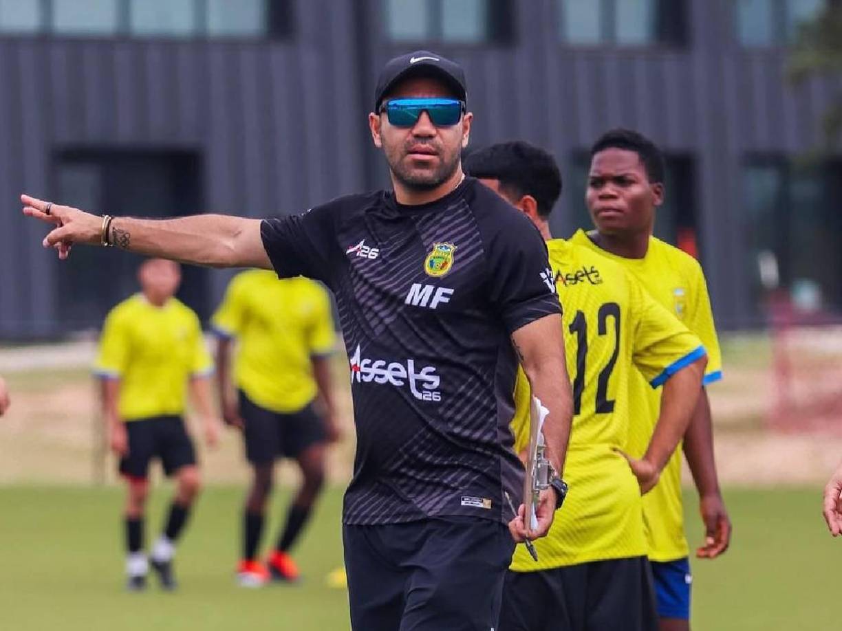 “Había pláticas con Borussia Dortmund y Bayern Múnich de todo, equipos grandes, y después de Confederaciones regresó y tenía una de las grandes lesiones en mi espalda, una hernia de disco que ya no me deja jugar, que me sacó nueve meses”, agregó. 