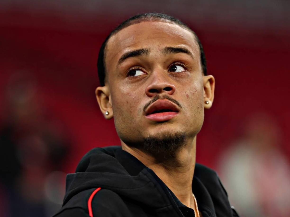 El RB Leipzig alemán cerró el fichaje definitivo del neerlandés Xavi Simons, que era propiedad del París Saint-Germain francés. El equipo germano no reveló los detalles de la operación, pero la cifra de 50 millones de euros de la que se ha informado supondría un récord para el club.