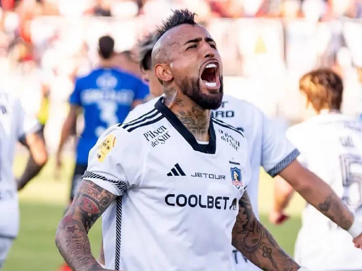 “Sí, es un grupo de deportistas, no les puedo dar mayores antecedentes porque hay diligencias que se están haciendo en este minuto y puede entorpecer el desarrollo de la investigación. No hemos tenido detenidos en la jornada. La denuncia es por un delito de connotación sexual”, agregó Aravena.