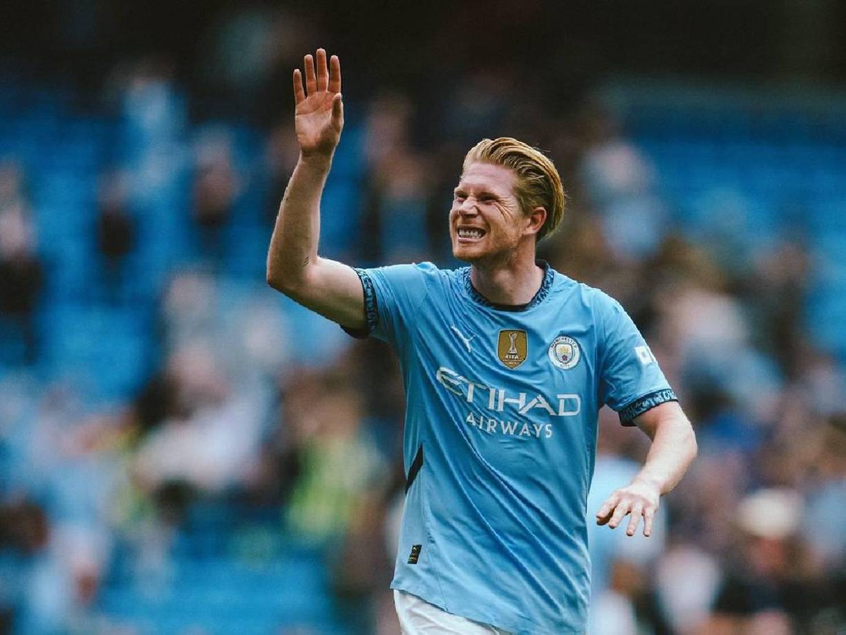 Kevin De Bruyne acaba contrato con el Manchester City al final de temporada y las negociaciones sobre la renovación existieron, pero el belga las frenó debido a una lesión que sufrió en septiembre