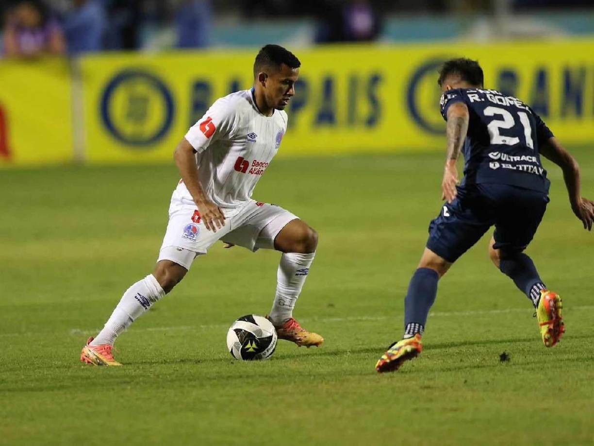 Pero el choque de ida de la gran final fue muy accidentado, principalmente para Olimpia que perdió dos piezas claves para el choque de vuelta.