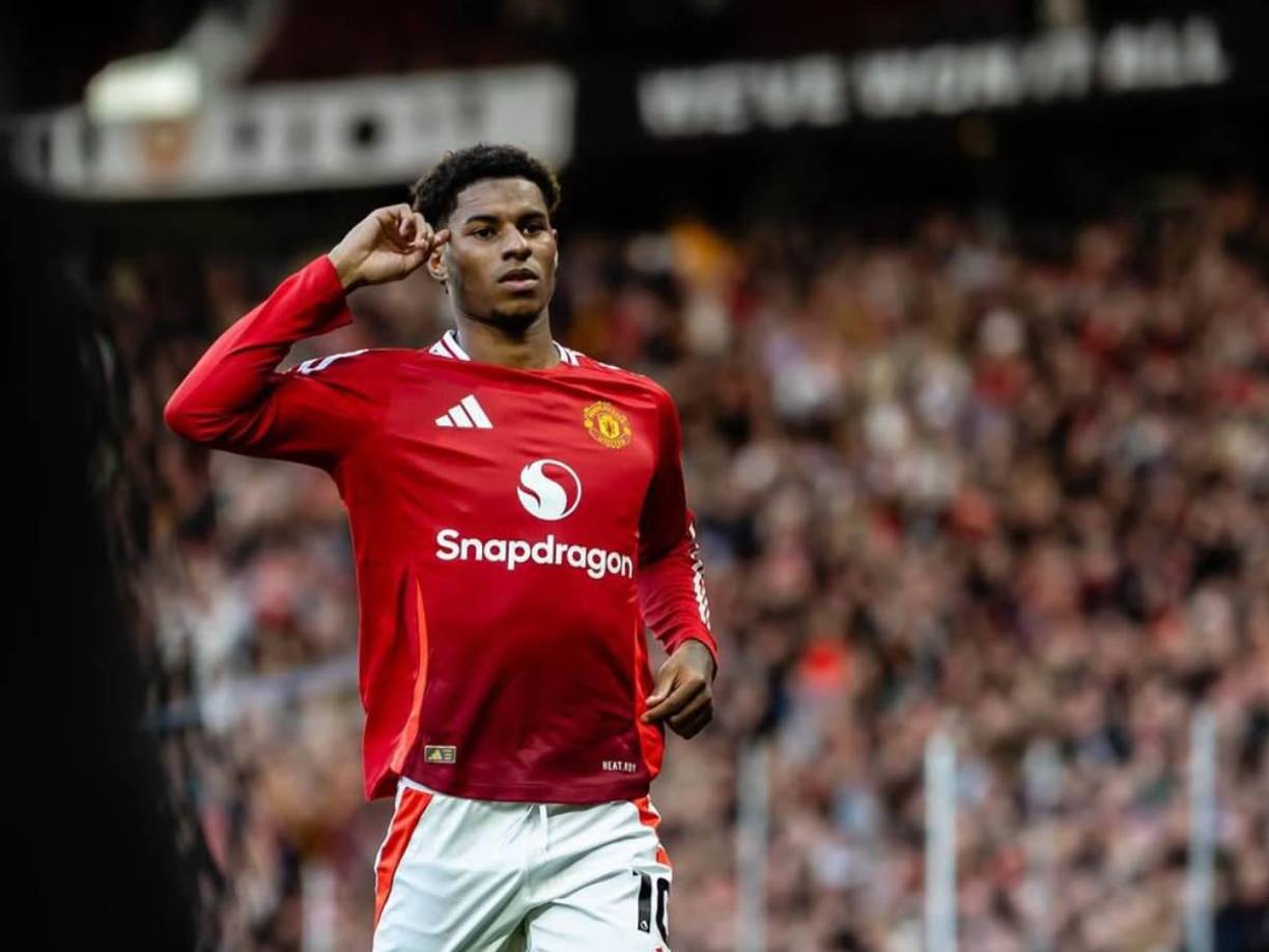 Marcus Rashford, de 27 años, abandonará el Manchester United en este mercado de invierno. El extremo inglés ha sido relacionado con muchos equipos, entre ellos el Barça, pero según ‘Bild’ el Borussia Dortmund lidera la carrera para ficharlo en forma de cesión.