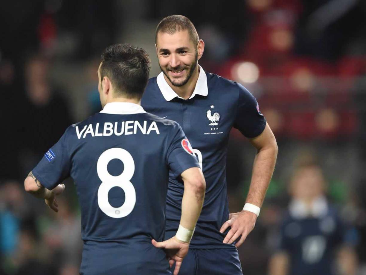 Esta historia nos devuelve 10 años atrás o mejor dicho, al momento donde la era Karim Benzema se interrumpió durante 5 temporadas en Francia. La causa penal entre el delantero galo y Mathieu Valbuena sacó de las listas de Deschamps a un atacante que empezaba a llegar su prime.