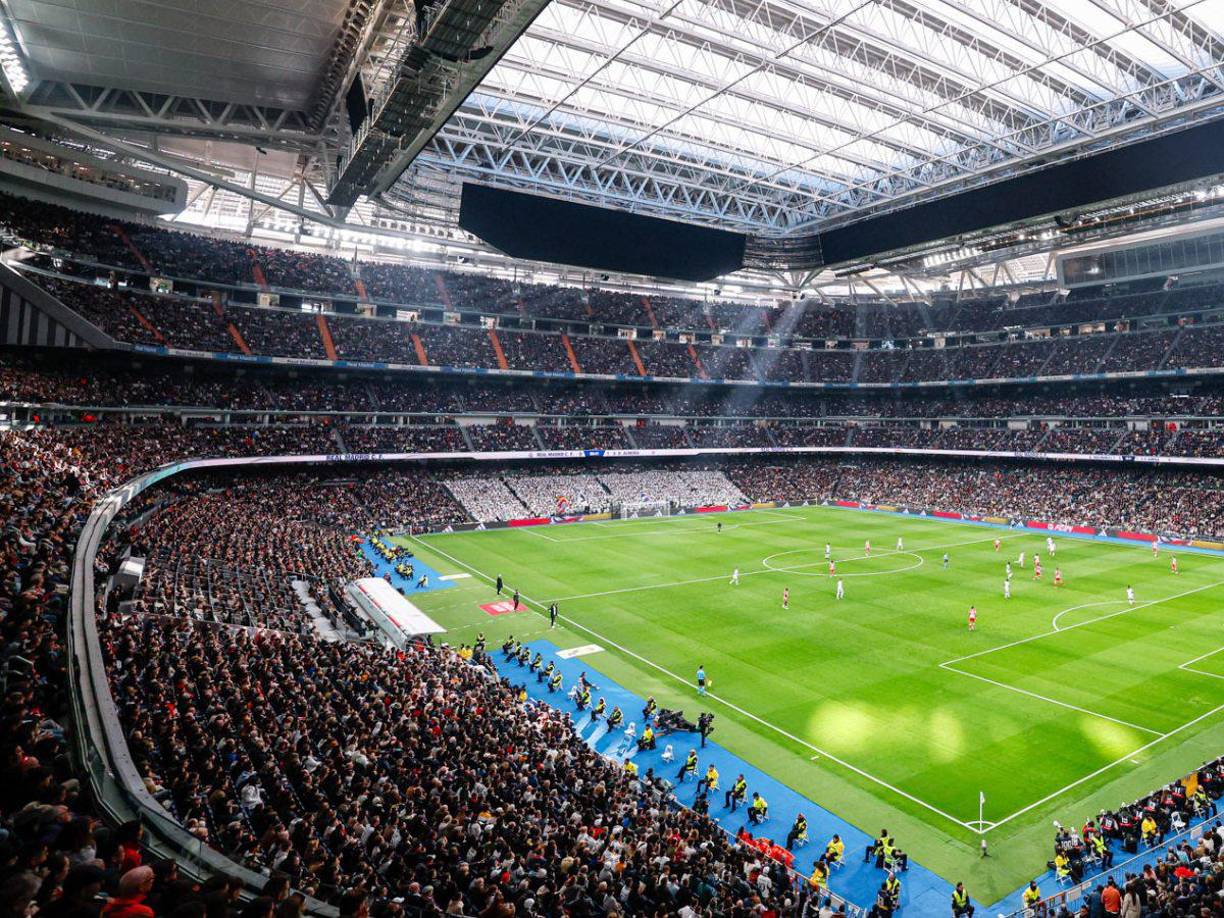 En la UEFA han aceptado la petición del Real Madrid de jugar con techo cerrado.