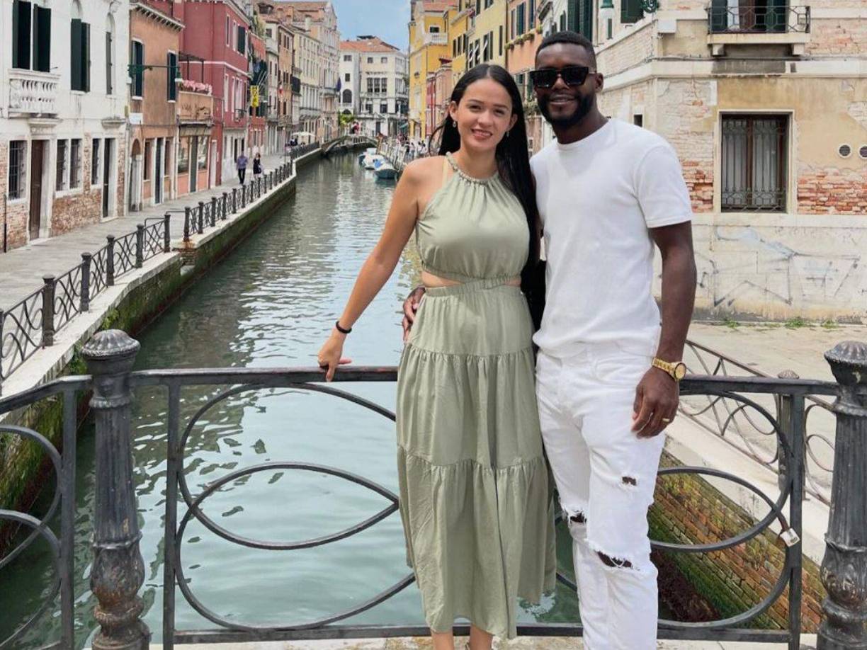 Clayvin Zúniga disfrutó en compañía de su esposa Gaby Aguilar, chica originaria de El Salvador. La pareja estuvo unos días en Italia.