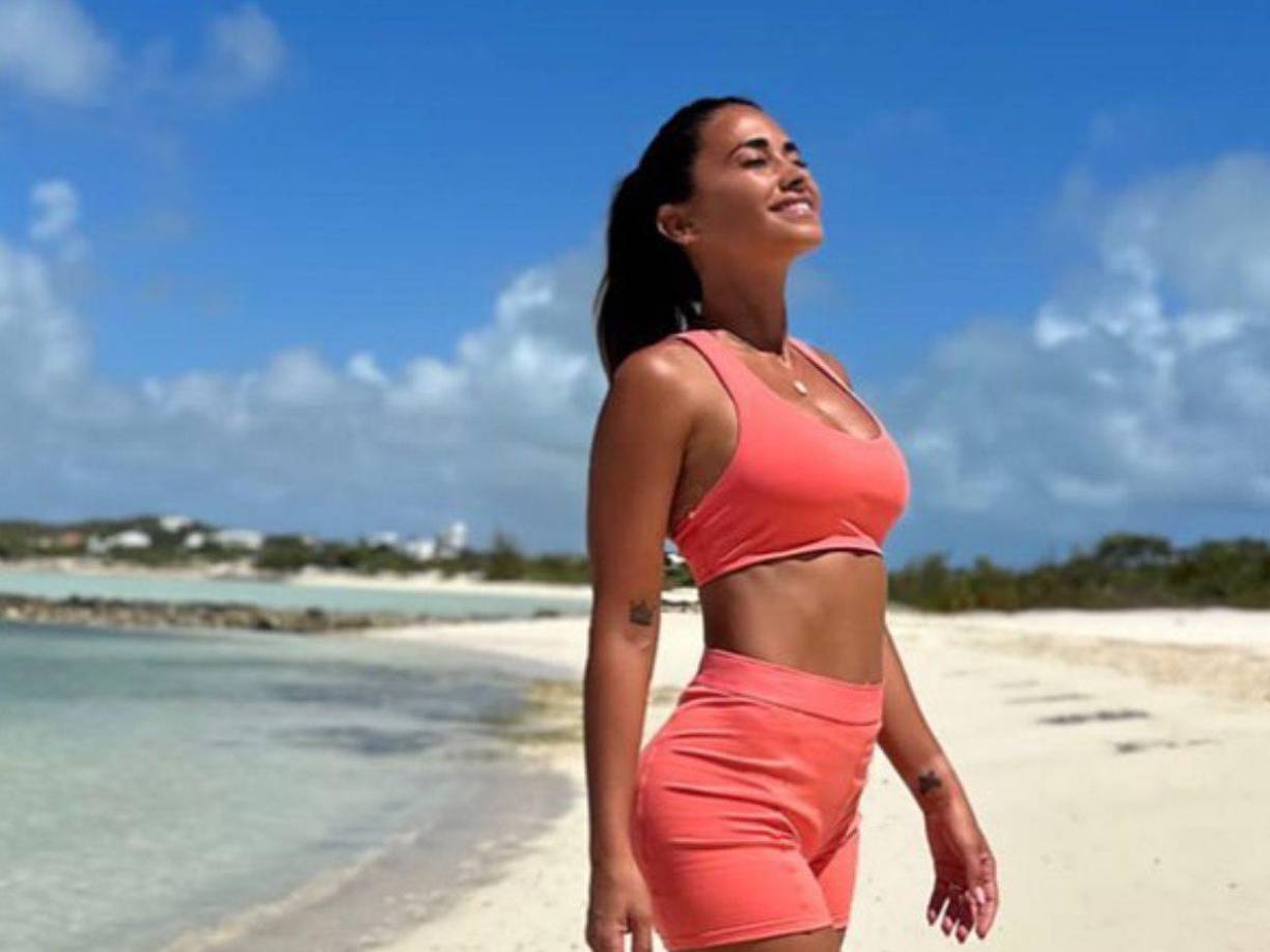 Las fotografías en donde Antonela muestra cómo disfrutan del verano estadounidense en compañía de sus amigos tienen de fondo la colaboración que Key Key hizo en conjunto con Ozuna tras el éxito global que logró su tema.