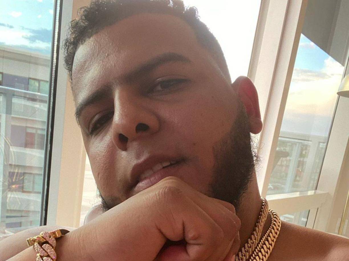  En redes sociales circularon fotografías y videos que relacionaban al pitcher con el incidente.