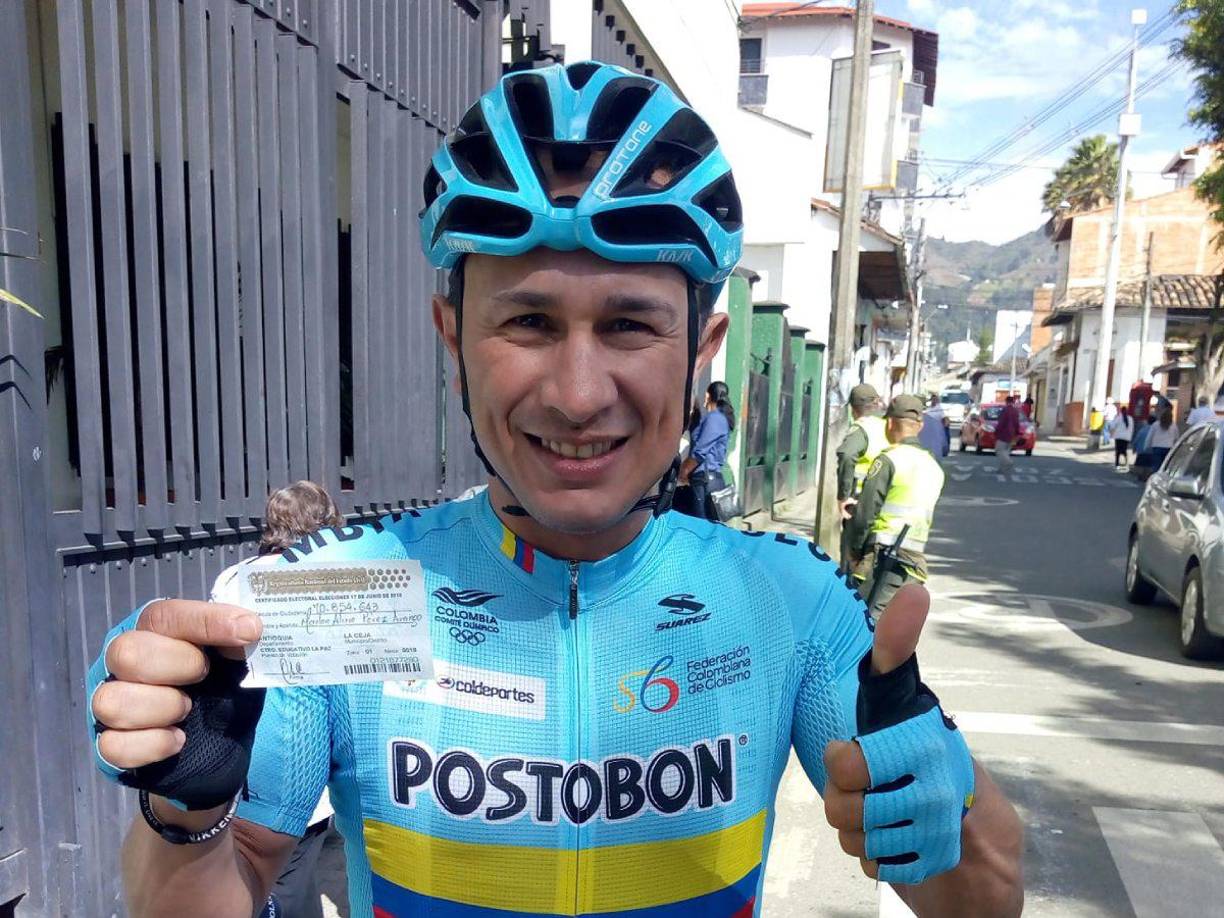 La Federación Colombiana de Ciclismo también lamentó el hecho y dijo en un comunicado que Pérez “destacado ciclista y excampeón mundial en la pista y el paracycling, quien tristemente perdió la vida en un hecho violento durante un intento de robo en la noche del jueves”.