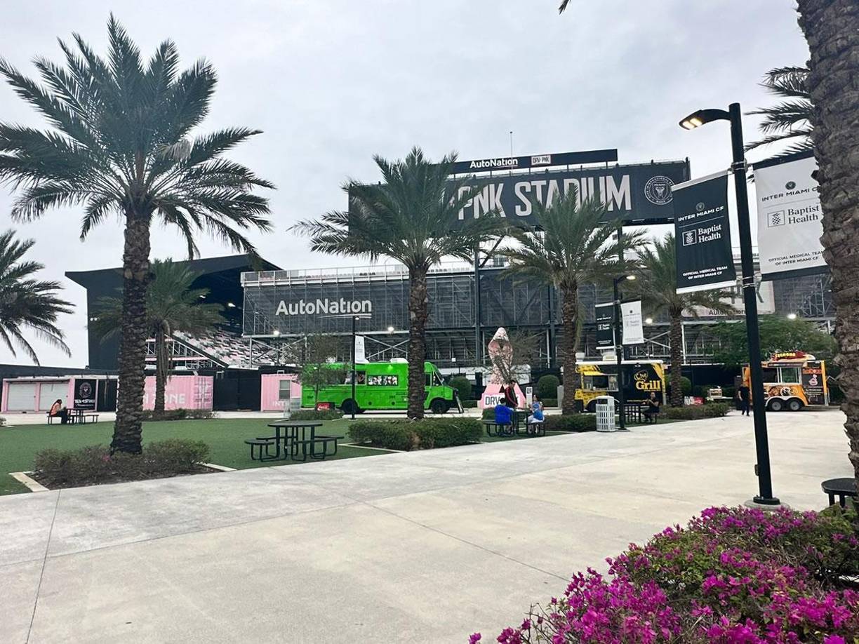 Ambiente del Honduras-Islandia: Invitado de lujo y catracha cautiva en casa de Messi