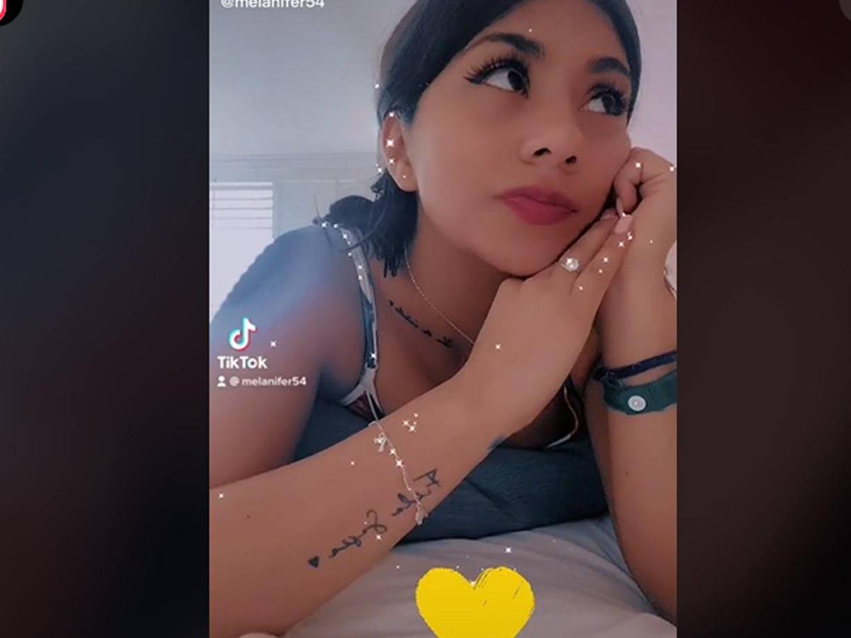 “Ahora tampoco nos quieren dar copia de la carpeta de investigación, no sabemos qué hacer, este sujeto está plenamente identificado, todos saben quién es pero las autoridades no han actuado, incluso se le vio al otro día como si nada comprando tamales por la zona, está prófugo pero no sabemos si la autoridad va a actuar o no, no queremos que este sea un feminicidio más y que este sujeto vuelva a matar”, advirtieron familiares de la joven asesinada.