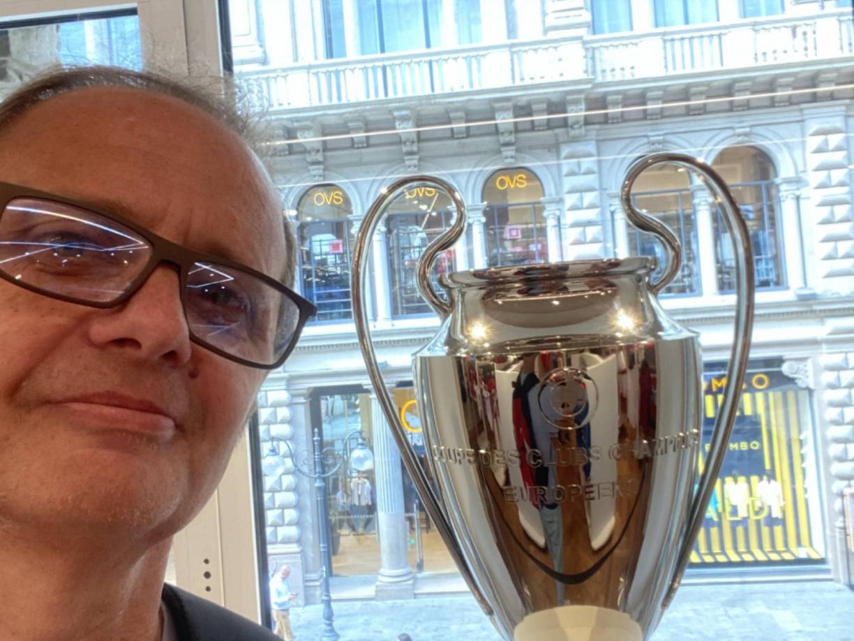 “Jude Bellingham llevó a Inglaterra a la final de la Euro y para mí, fue el mejor jugador del año pasado según las fechas que especifica la revista”, explicó el periodista en su programa.