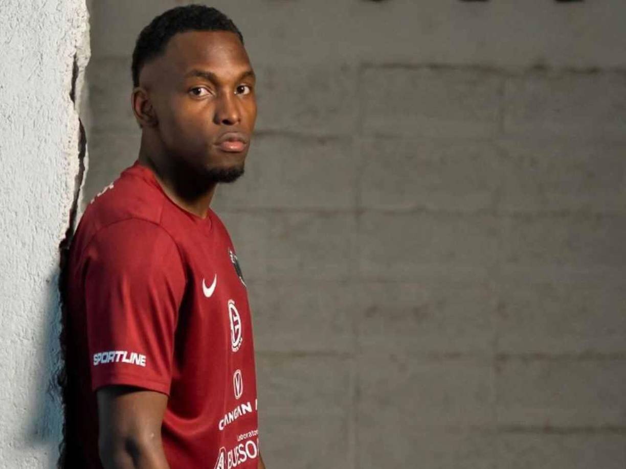 “Me di cuenta quien era lo más importante y lo más importante es tener a Dios en nuestros corazones. Desde ese día nunca me voy a volver a soltar de Cristo, el único que nos puede dar la felicidad. El dinero y fama no te dan la felicidad”, ha señalado Elis en diferentes ocasiones. 