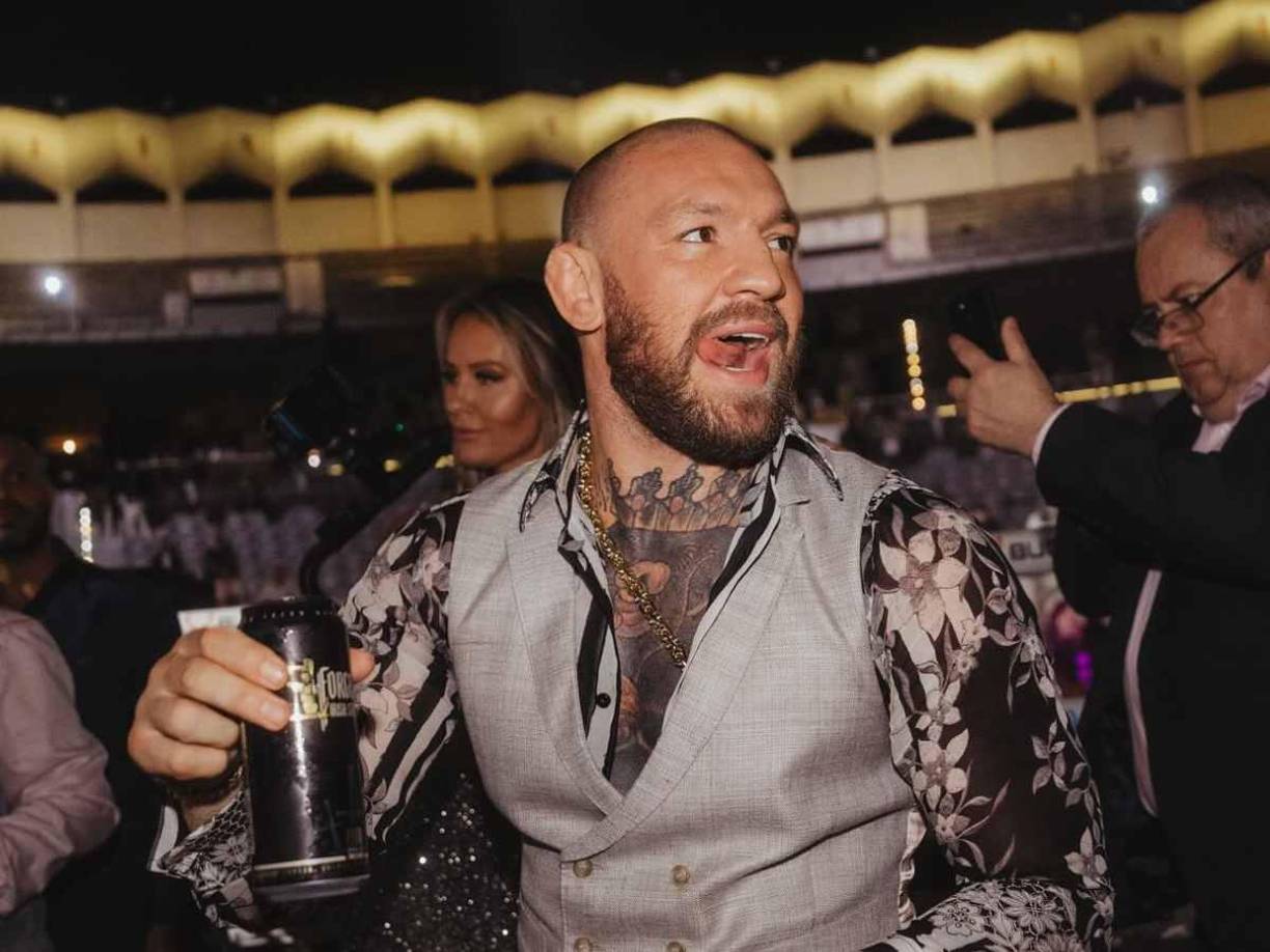 McGregor también señaló que Hands le seguía en redes sociales.
