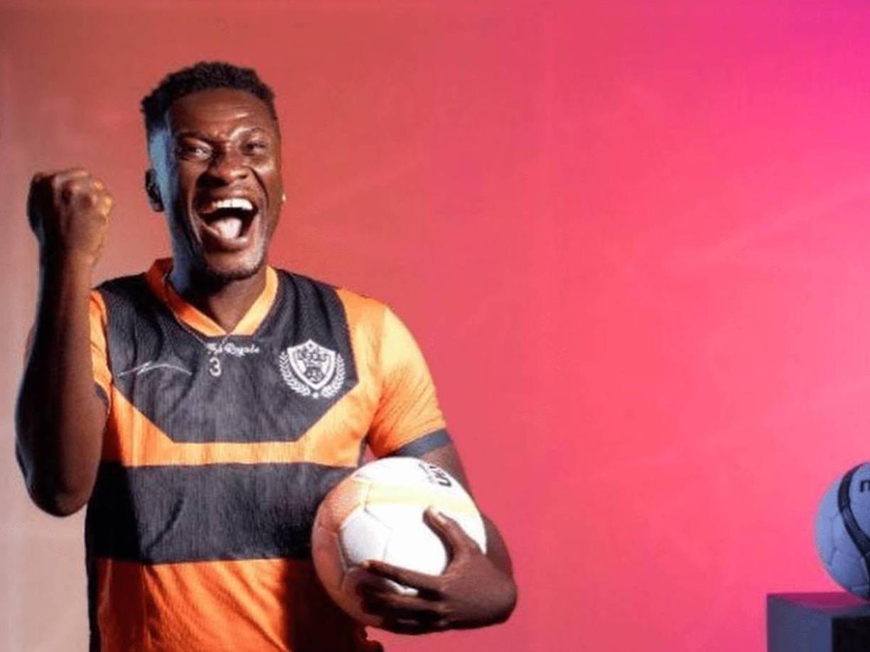 Asamoah Gyan, que ha hecho sus pinitos en la política, ha diversificado sus inversiones como promotor de boxeo, cantante, fundador de la aerolínea Baby Jet, tenista, filántropo, defensor del agua mineral, magnate del arroz y los fideos (Mama Vits Noodles and Rice), magnate de los autobuses y empresario de gasolineras