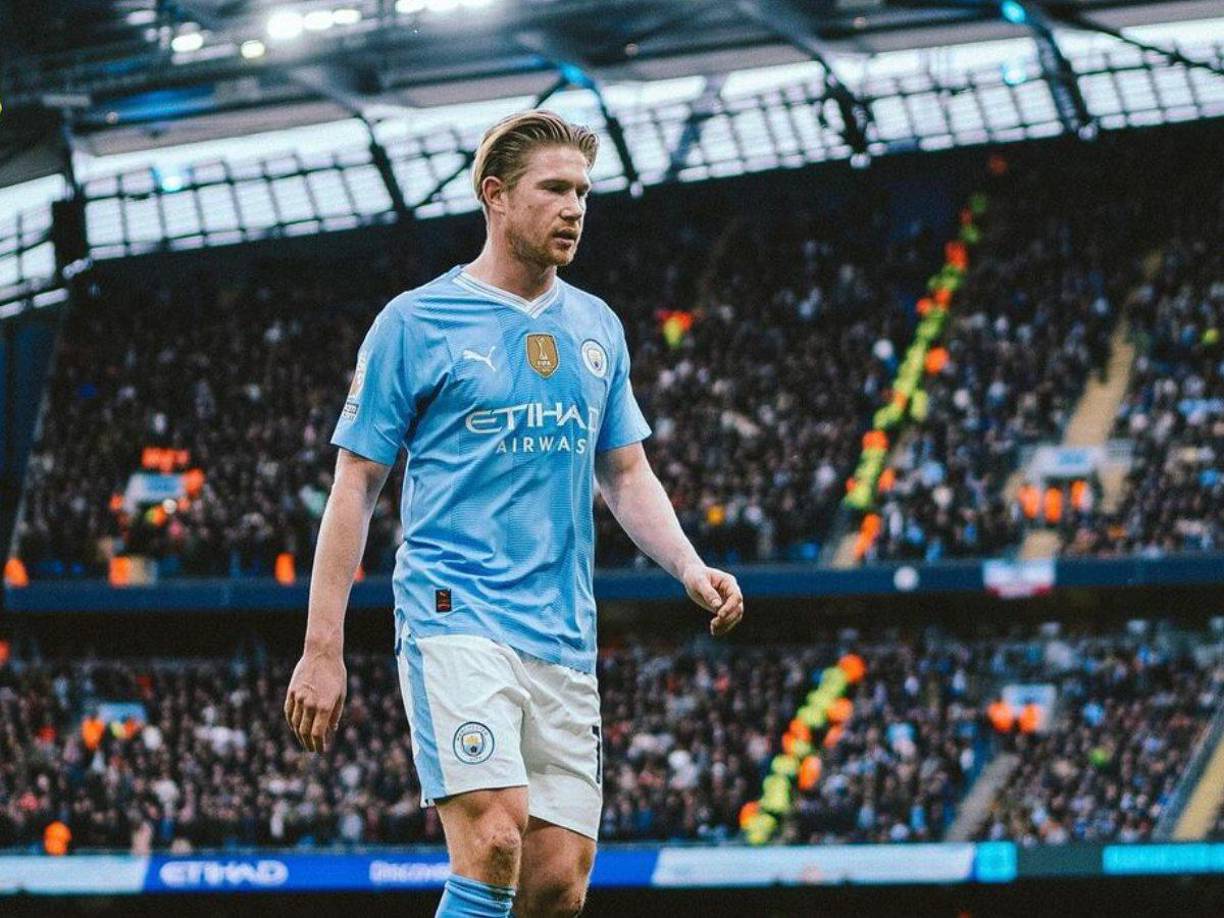 BOMBAZO / Pep Guardiola pierde a su ‘Mago’: el Daily Mail asegura que Kevin De Bruyne tiene un acuerdo verbal con el Al Ittihad. Solo restaría que Manchester City y el elenco árabe concreten su traspaso. El futbolista afronta su último año con los ‘Ciudadanos’ y la entidad lo vendería antes de irse libre.