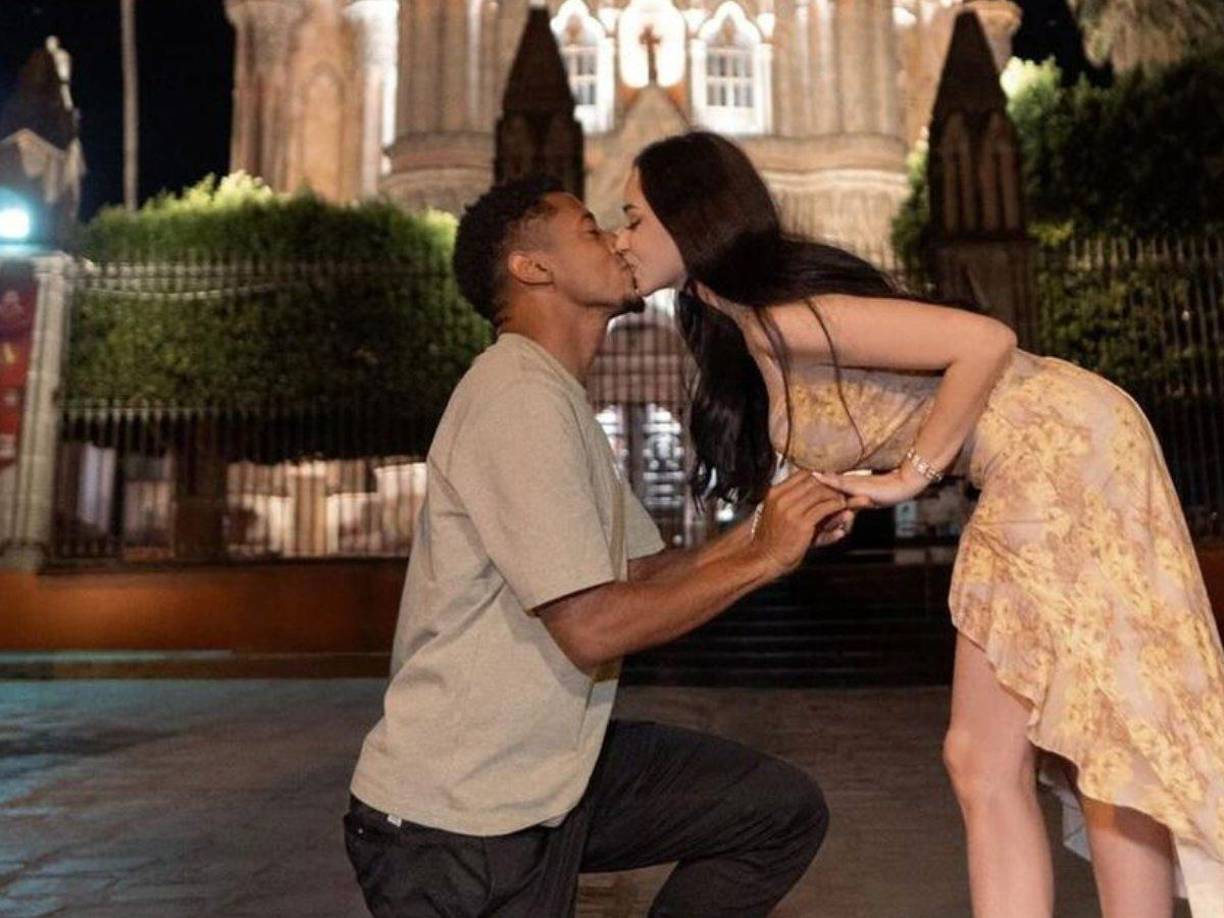 Choco Lozano compartió el momento que le pidió matrimonio a Josellin: “Ella dijo que sí. ! Estoy muy feliz de compartir grandes momentos a tu lado, sos el amor de mi vida”, indicó.