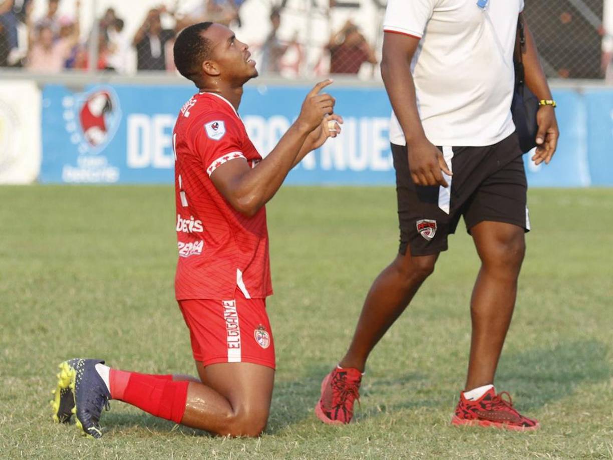 Deyron Martínez - Ricardo Elencoff también reveló que el volante de contención seguirá jugando con la Real Sociedad el próximo Torneo Apertura 2023, en medio de toda la polémica de una posible salida.