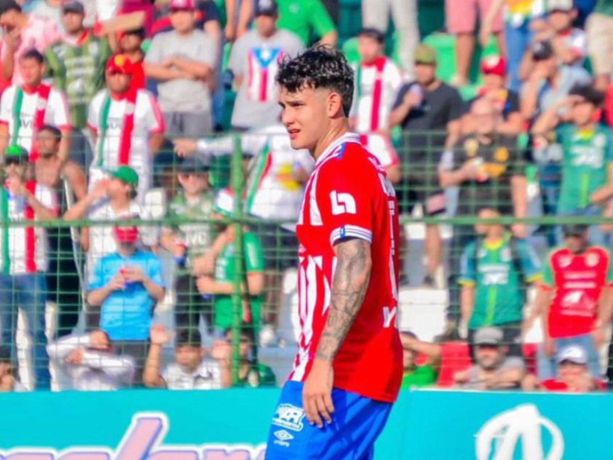 En el caso de André Orellana, el chico del Olimpia no se ha pronunciado sobre su vida amorosa.