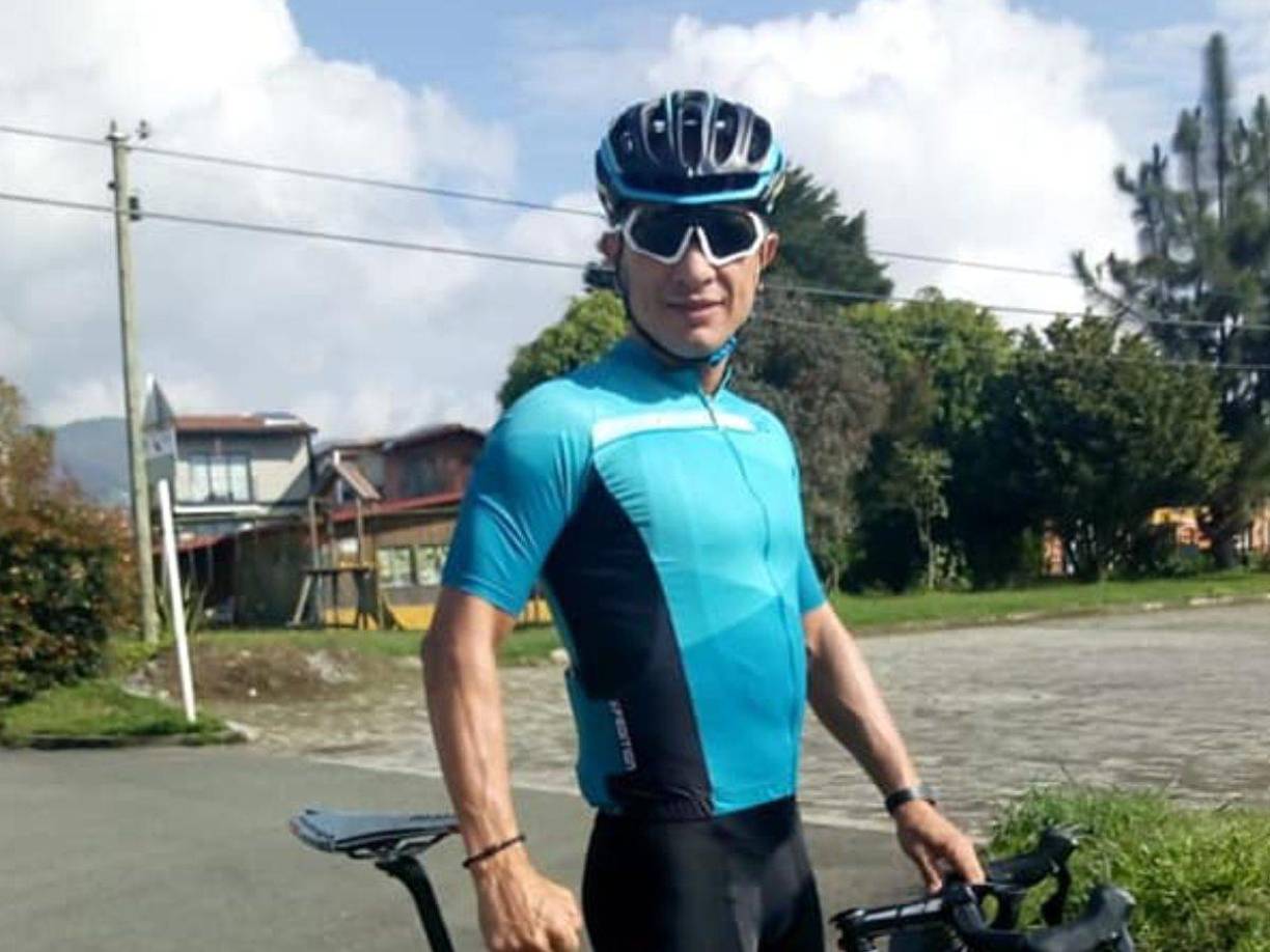 El corredor colombiano fue trasladado al hospital del Carmen de Viboral, Antioquia, por la policía, pero minutos después murió desangrado.