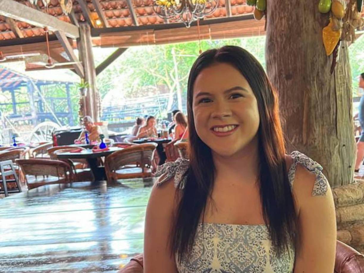 Daniela Hernández se graduó de una licenciatura en Administración Industrial y Operaciones en Unitec.