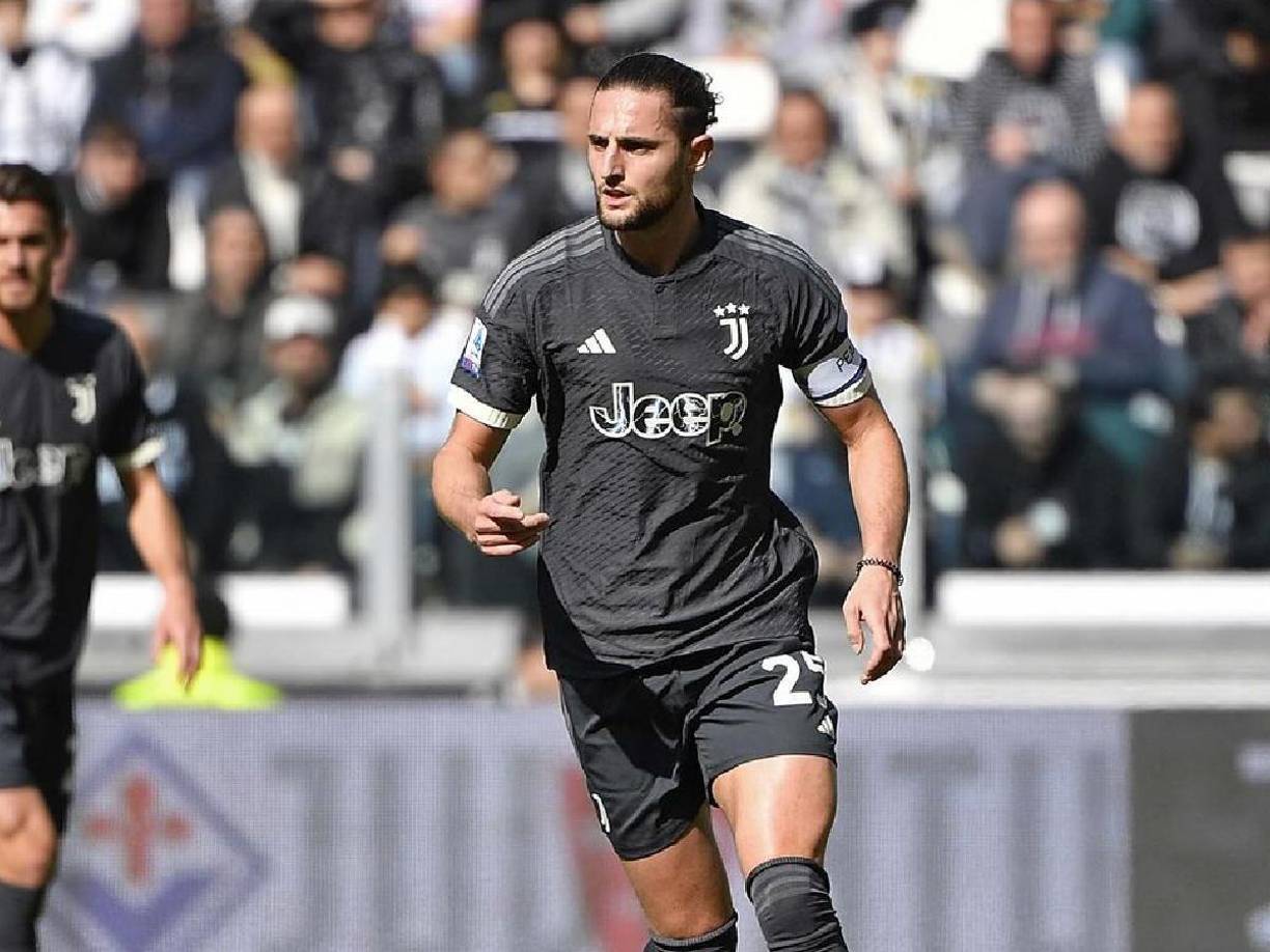 Tras pasar cinco años en la Juventus, Rabiot quedó libre el 30 de junio y varios equipos en Europa lo tienen en el radar. El francés tiene como destino soñado al Real Madrid, pero el Manchester United estaría más cercano a una oferta. 