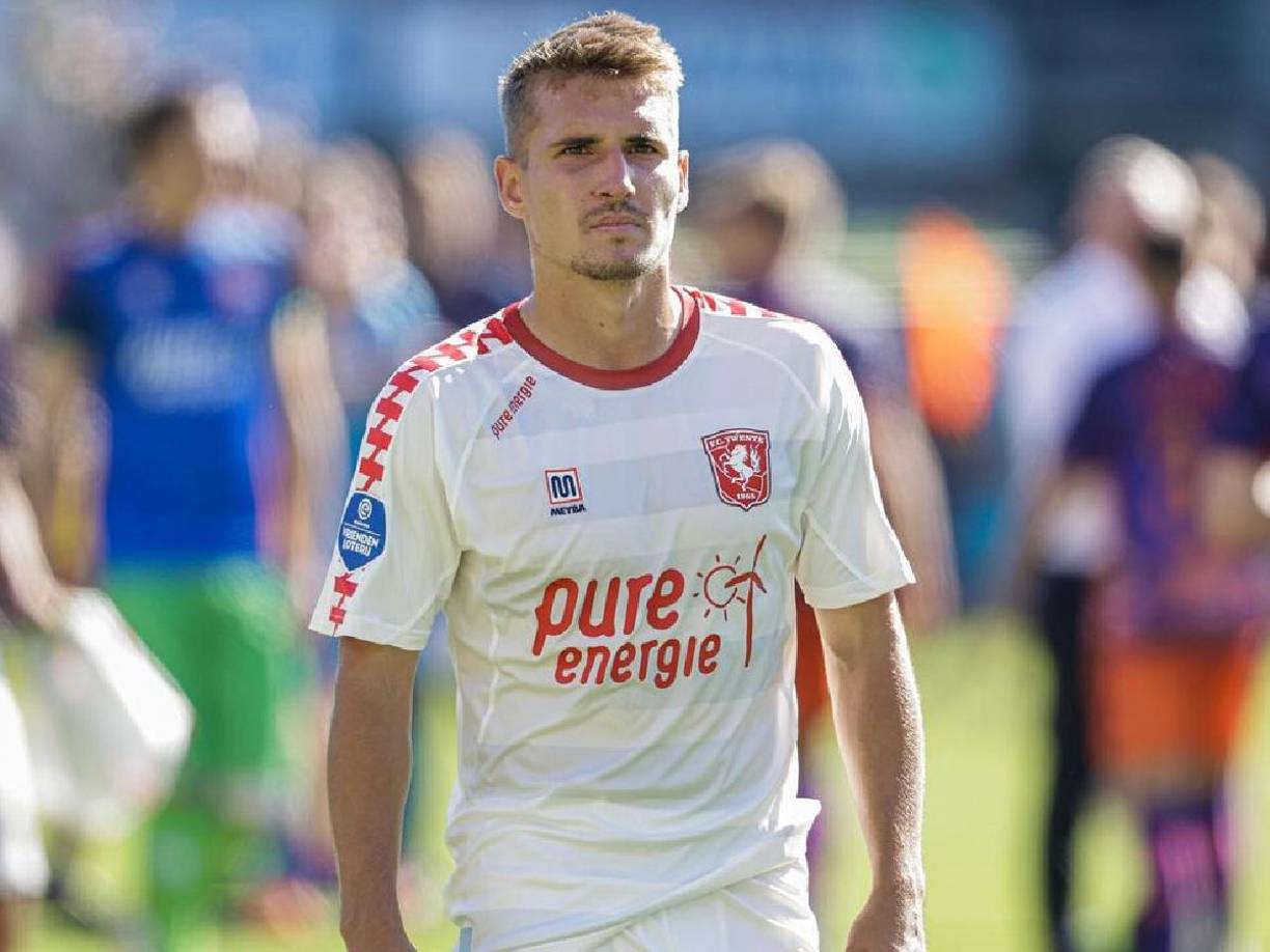 Sadilek, de 25 años, milita actualmente en las filas del FC Twente de Países Bajos y lleva 24 partidos con la selección checa y ha marcado un gol.