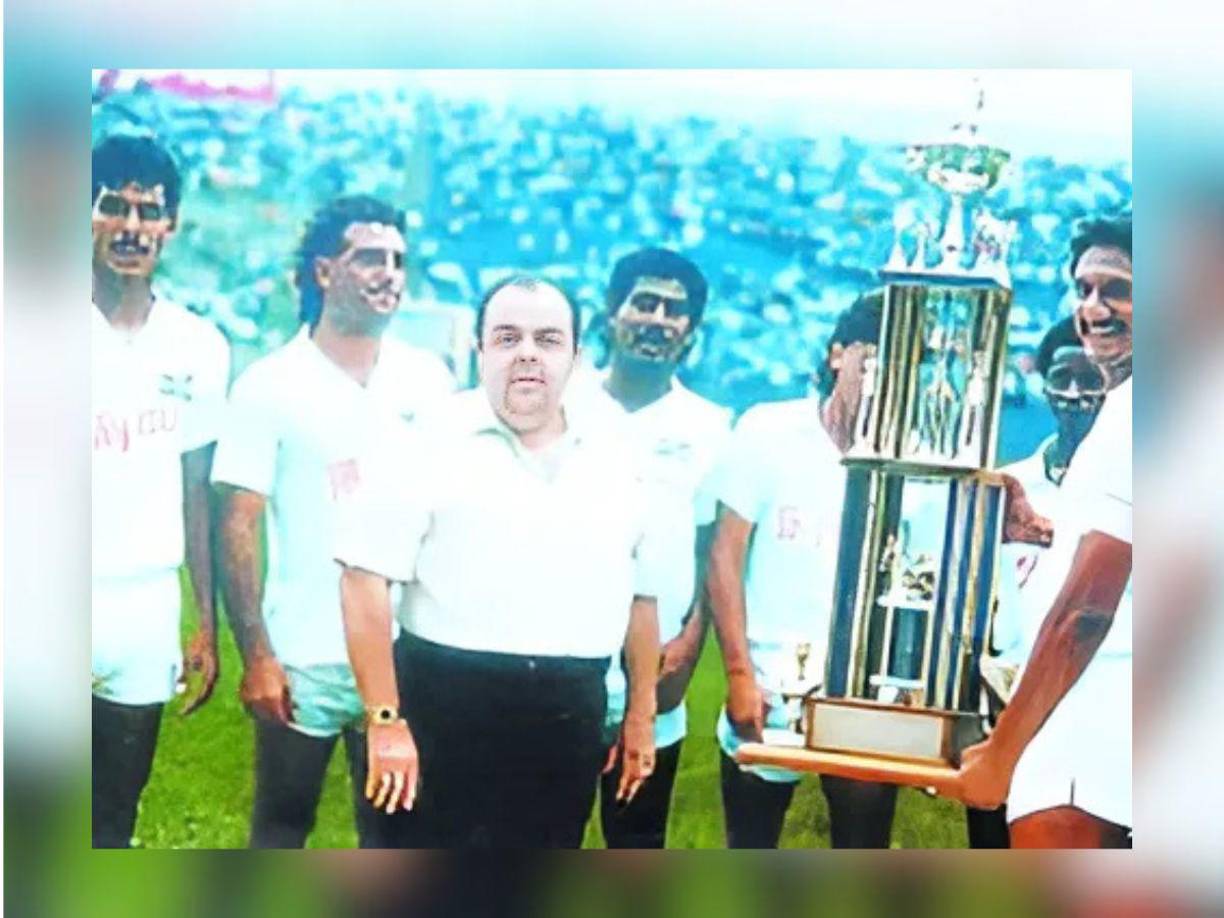 Jugó 42 partidos interclubes internacionales con Olimpia y anotó dos goles y fue campeón de Centroamérica en 1987, 1989 y 1990 y campeón de Concacaf en 1988.