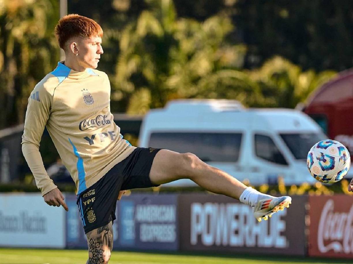 Por su parte, el zurdo no ha logrado hacerse con un puesto importante en Sevilla, tal y como demuestran sus escasos 325 minutos en ocho partidos y se quedó sin jugar en cinco de los últimos siete de LaLiga.