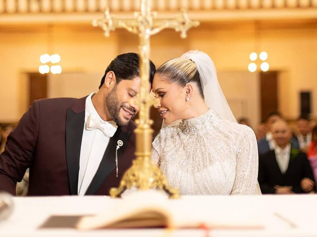 Hulk estuvo al lado de su exmujer por 12 años, luego conoció a Camila, que viene siendo su sobrina y comenzaron a tener contacto hasta que se enamoraron. La pareja no pudo ocultar más el secreto hasta que lo hicieron público en redes sociales.