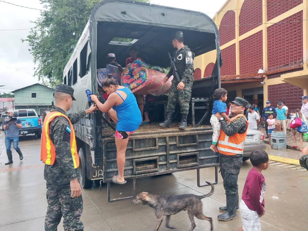 Los afectados fueron llevados a los albergues. 