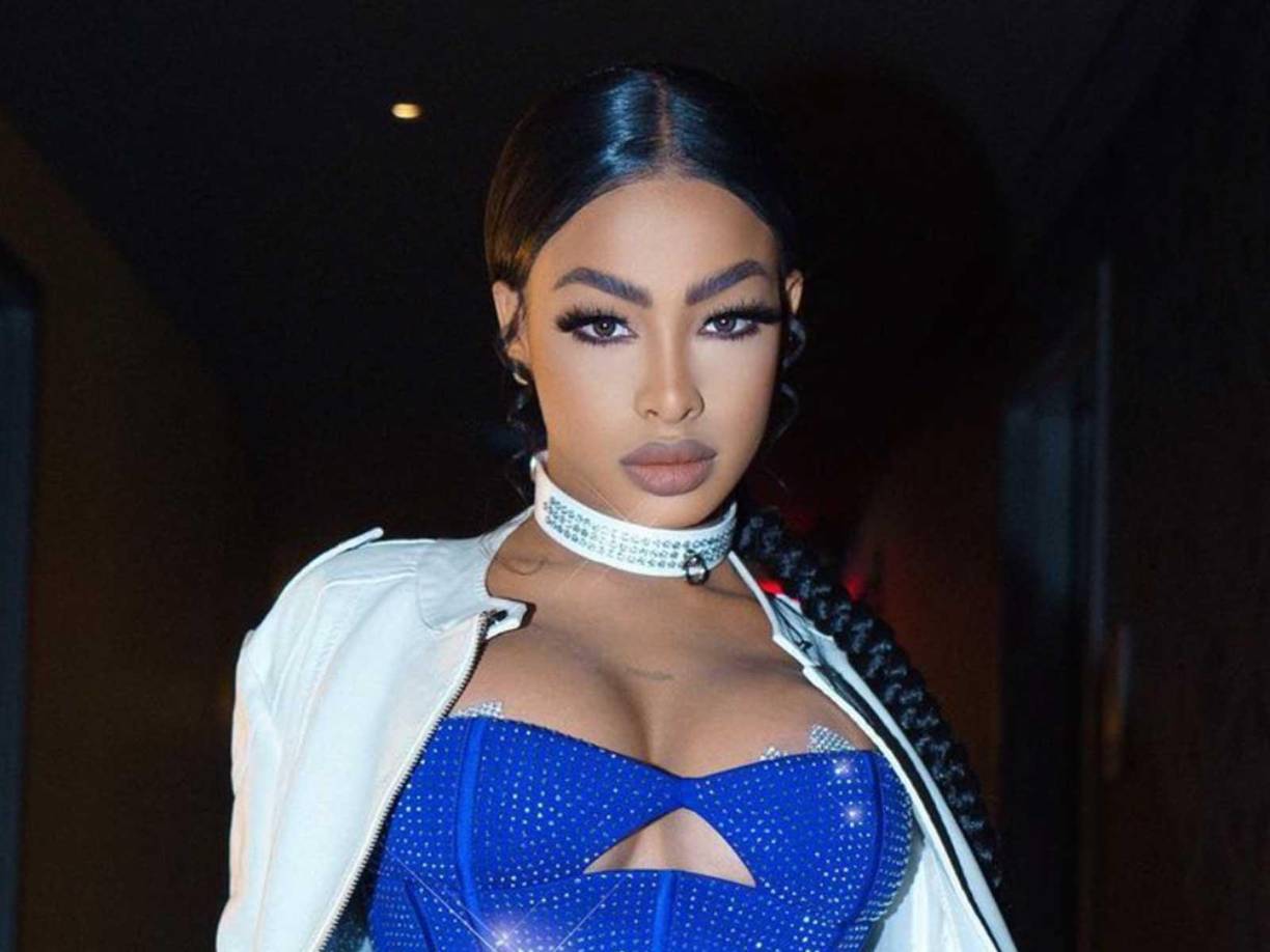 La bachata, que en el año 2002 contó con la voz de Judy Santos, fue interpretada en estas noches inolvidables, siguiendo las colaboraciones anteriores de Milly Quezada el viernes y Natti Natasha el sábado. 