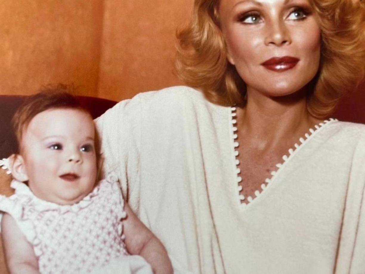 Al momento de declararse en bancarrota en 2018, ella afirma que su cuenta bancaria estaba en cero, aunque todavía tenía activos inmobiliarios. Entre las razones que contribuyeron a su declive financiero se encuentran gastos exorbitantes en cirugía estética, ropa, joyas, arte e incluso facturas telefónicas anuales que ascendían a decenas de miles de dólares. Por cierto, la mujer que aparece en esta imagen es Jocelyn Wildenstein antes de la gran cantidad de cirugías. 